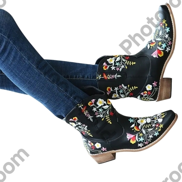 NEW Black Embroidered Boots 7.5 low heel slipon - Picture 2 of 8